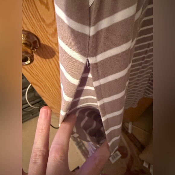 Sleeveless Dress with Lace Floral Design - Picture 4 of 7